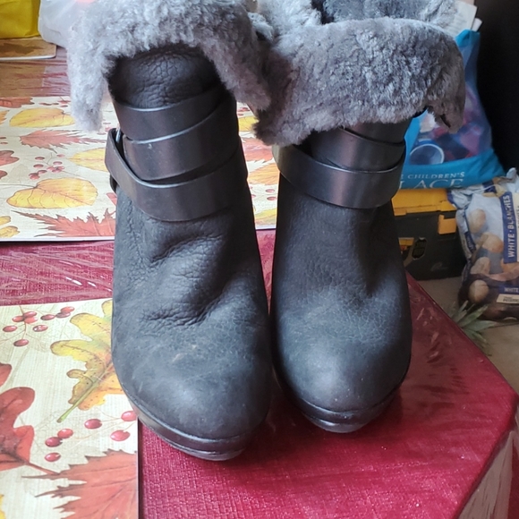 Shoes - Picture 2 of 4